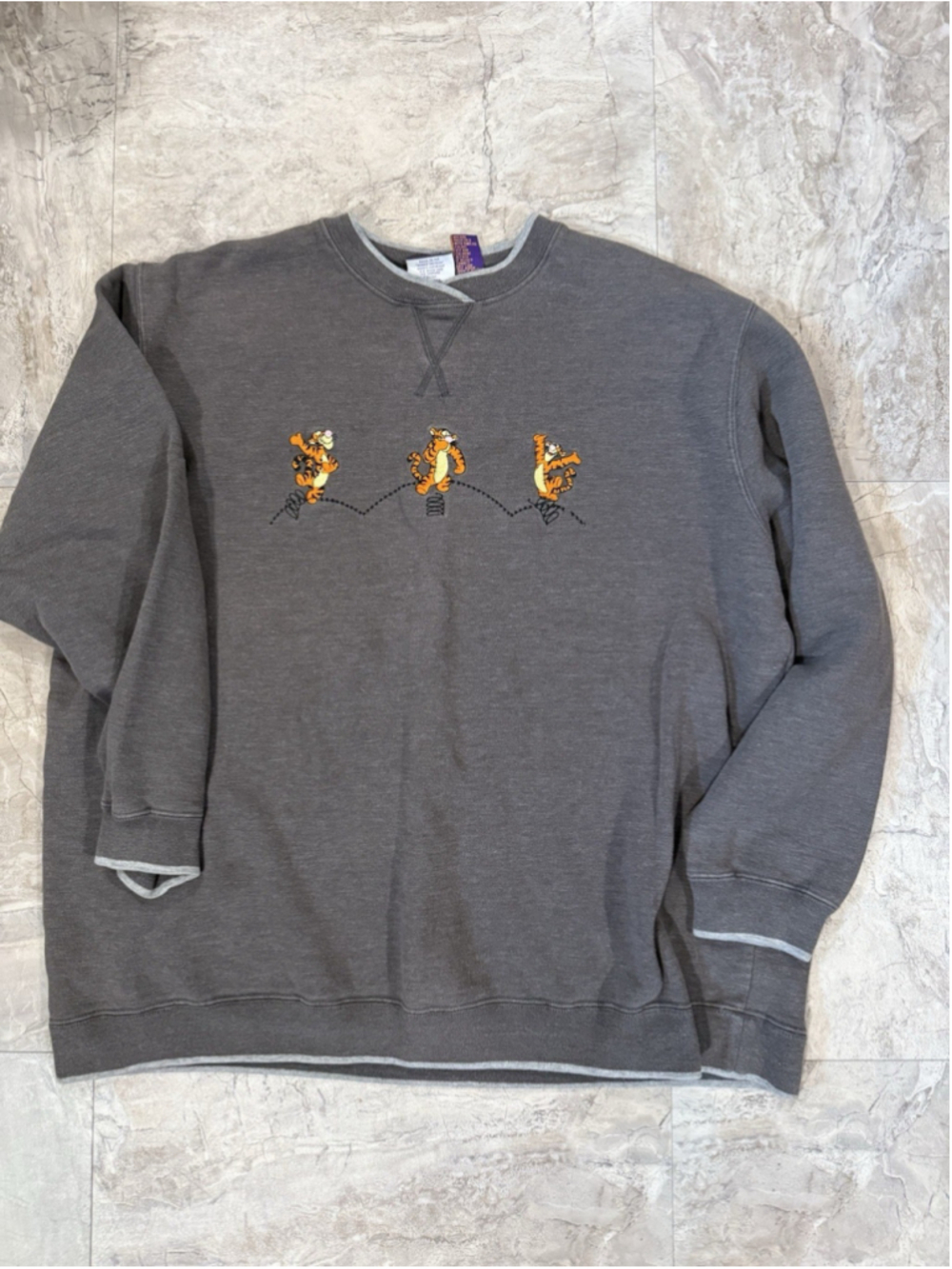 Vintage Winnie The Pooh “Tigger” Embroidered Logo Sweatshirt Sz XL